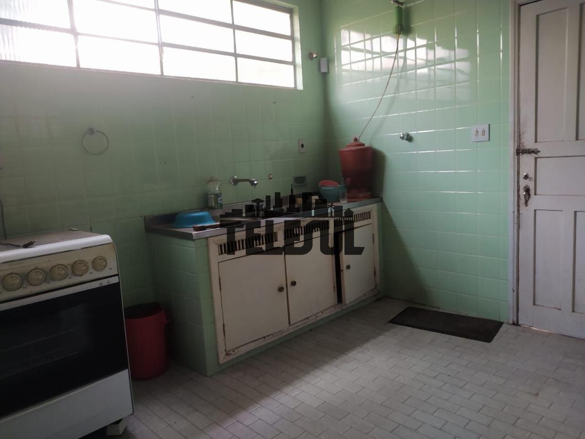 Casa, Centro, 4 Quartos, 0 Vaga, 1 Suíte