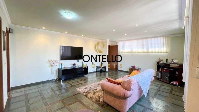 Casa, Luxemburgo, 5 Quartos, 4 Vagas, 2 Suítes