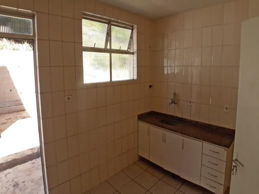 Casa, Centro, 4 Quartos, 0 Vaga, 1 Suíte