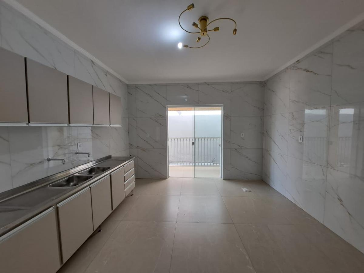 Casa, Centro, 3 Quartos, 0 Vaga