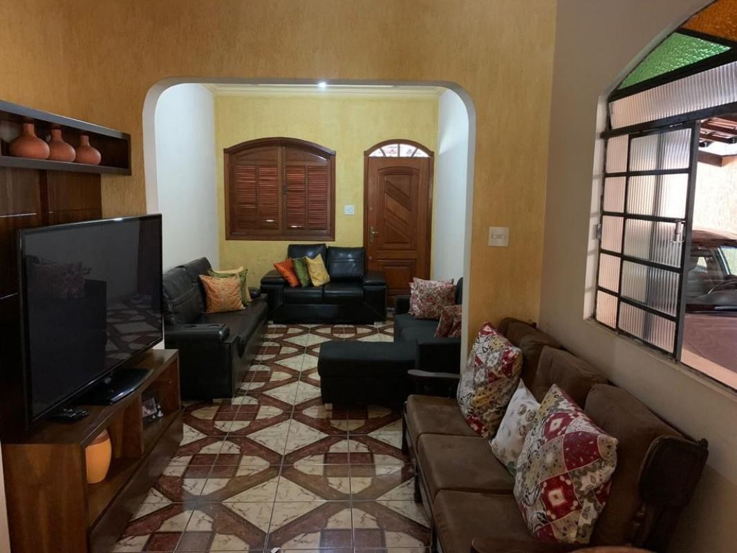 Casa, Industrial, 4 Quartos, 4 Vagas, 1 Suíte