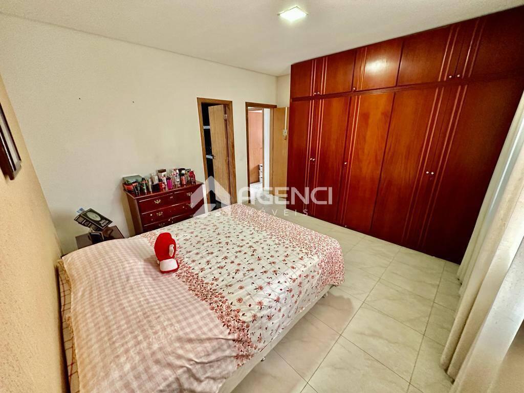 Casa, Cabral, 4 Quartos, 0 Vaga, 1 Suíte