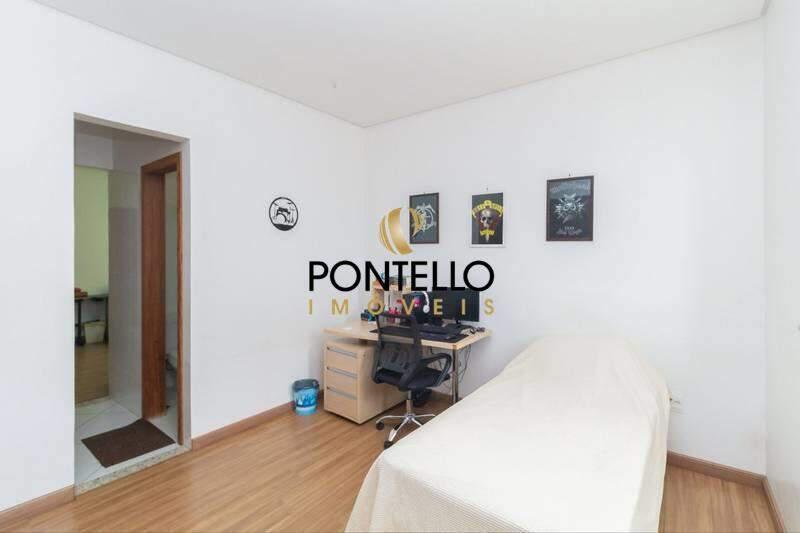 Casa, Estoril, 4 Quartos, 3 Vagas, 4 Suítes