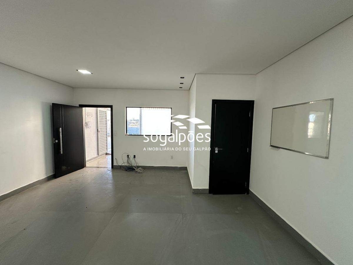 Galpão, Bandeirinhas, 3 Vagas