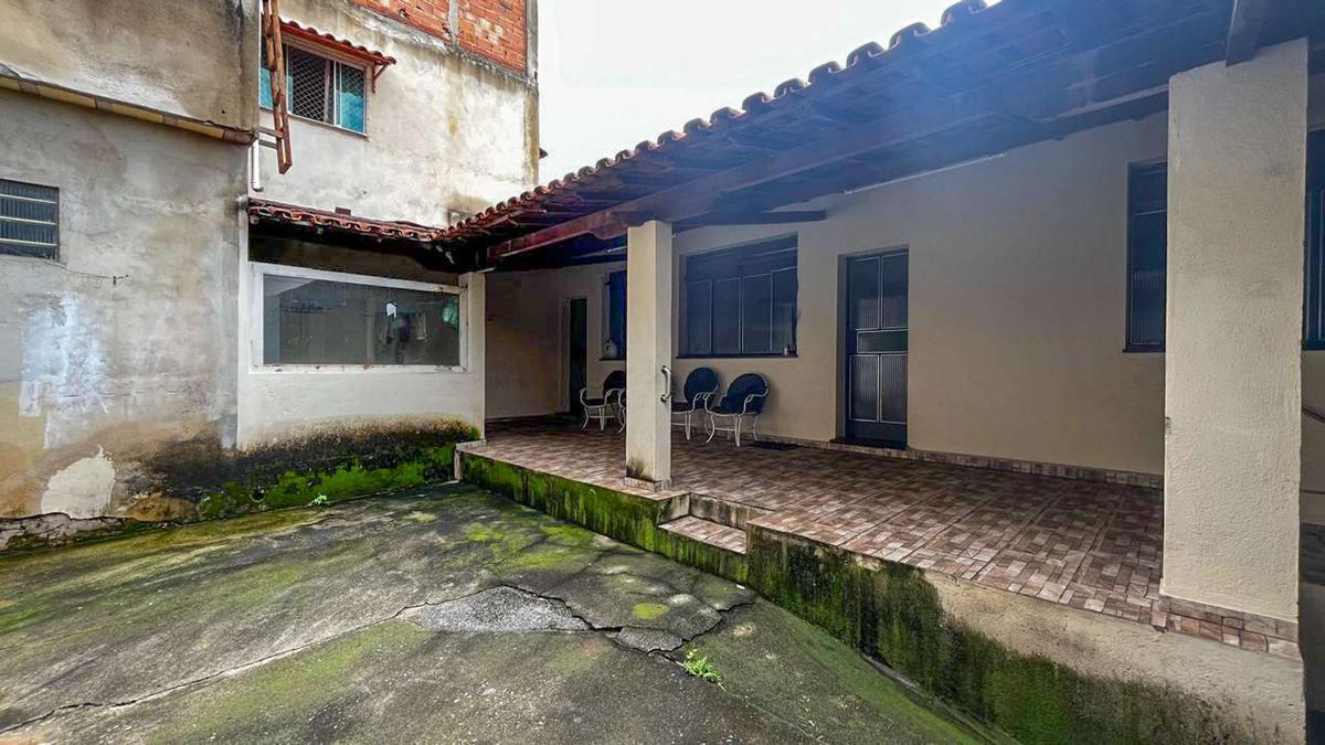 Casa, Santa Terezinha, 4 Quartos, 5 Vagas, 1 Suíte