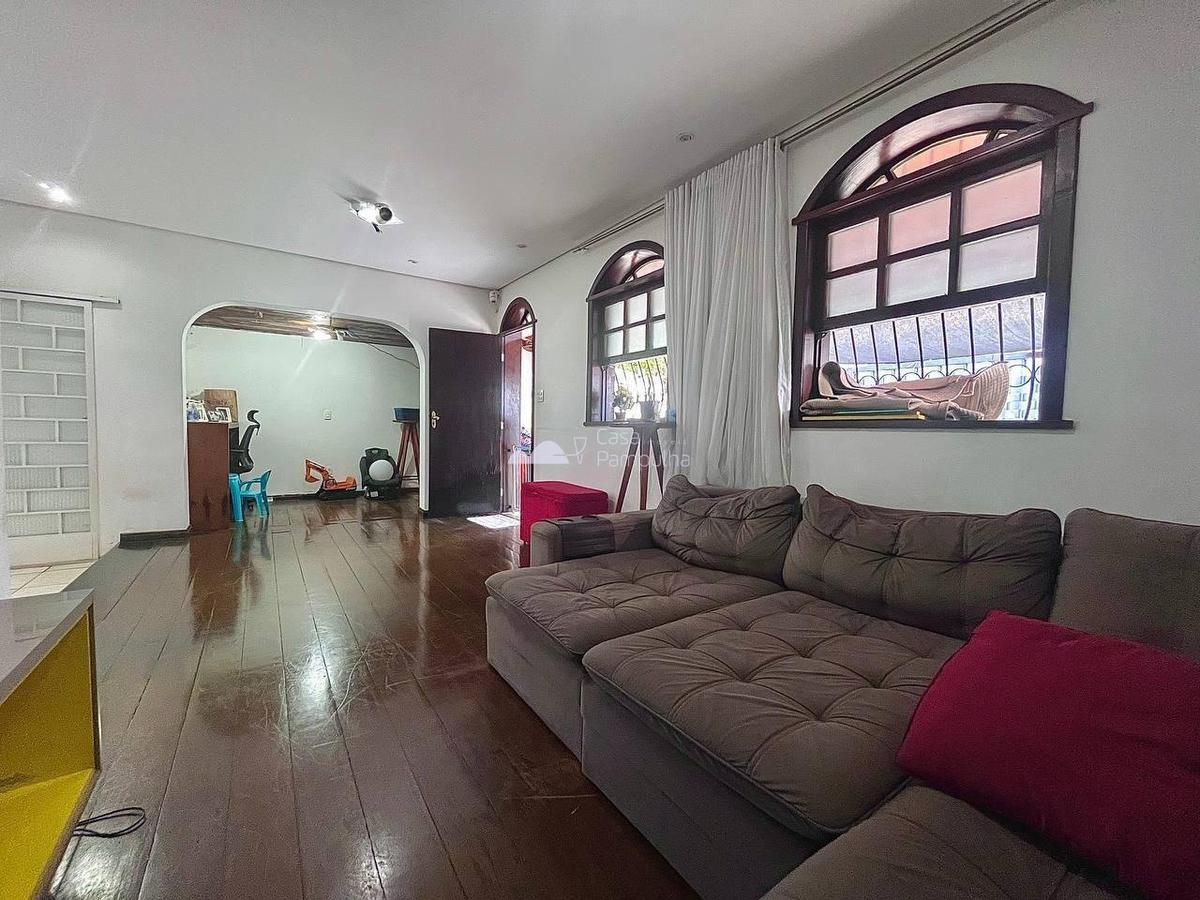 Casa, Santa Branca, 3 Quartos, 4 Vagas, 1 Suíte