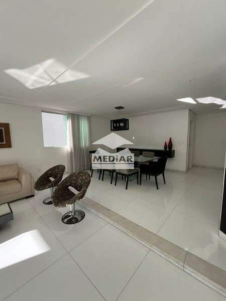 Casa, Castelo, 4 Quartos, 8 Vagas, 4 Suítes