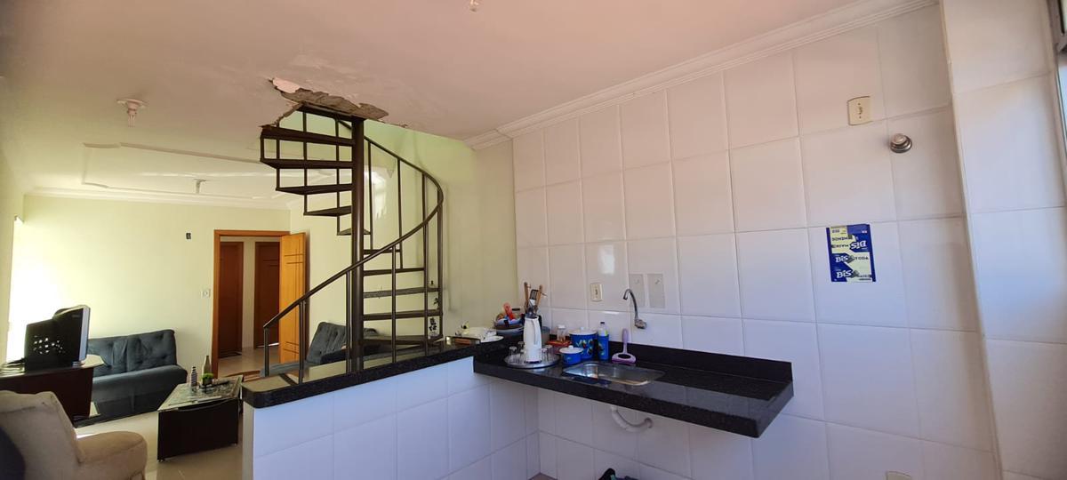 Cobertura, Arvoredo, 2 Quartos, 1 Vaga