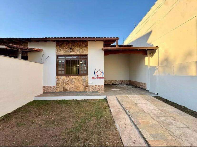 Casa, Castelo, 4 Quartos, 2 Vagas, 1 Suíte