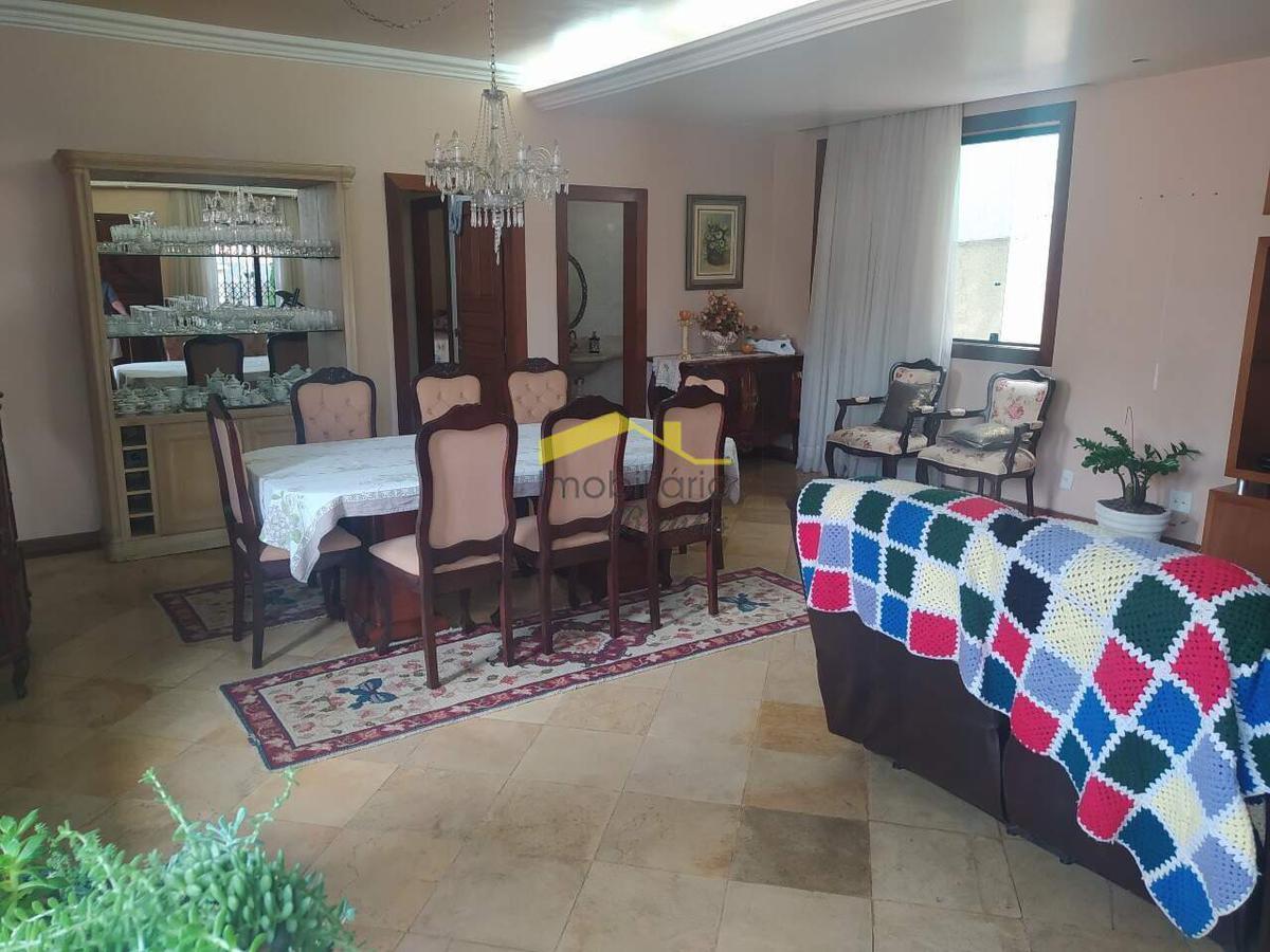 Casa, Estoril, 7 Quartos, 6 Vagas, 3 Suítes