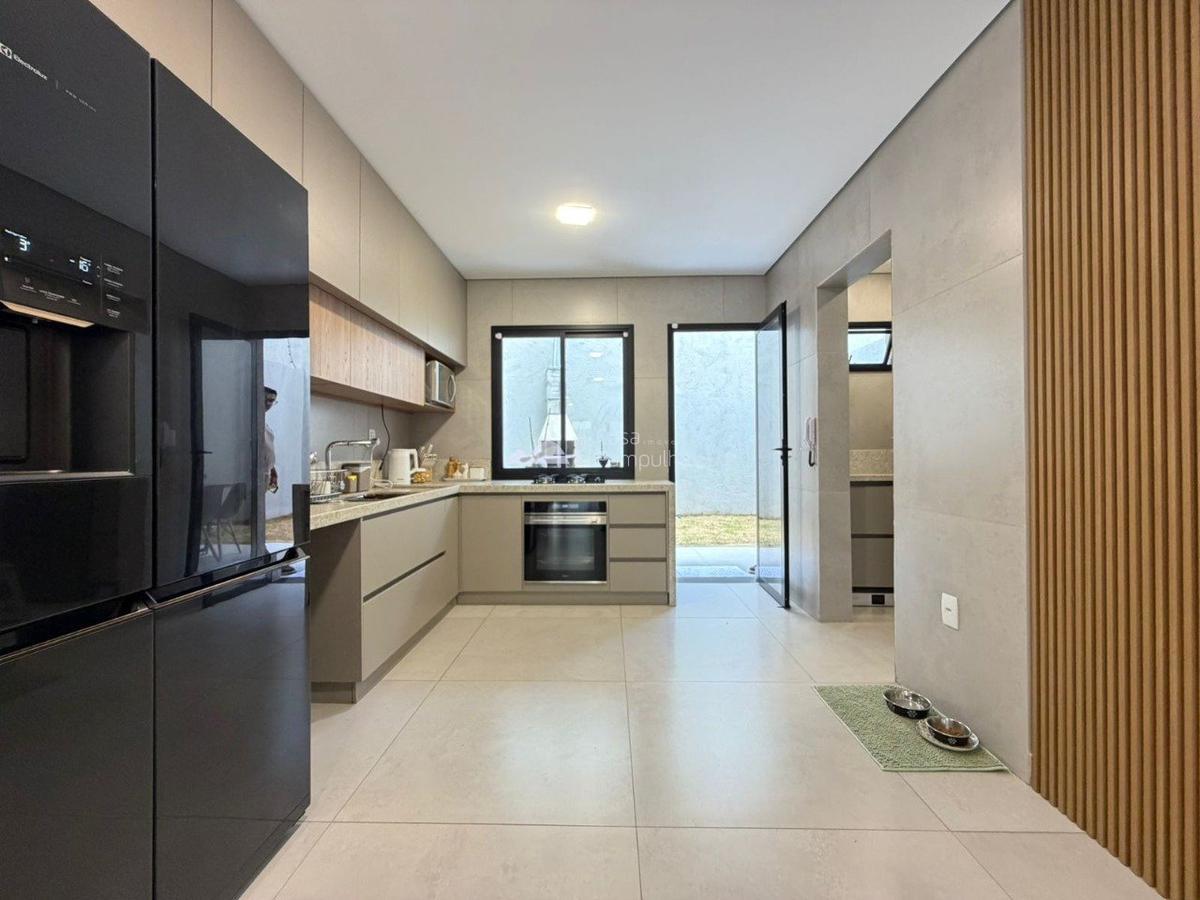 Casa, Trevo, 3 Quartos, 2 Vagas, 2 Suítes