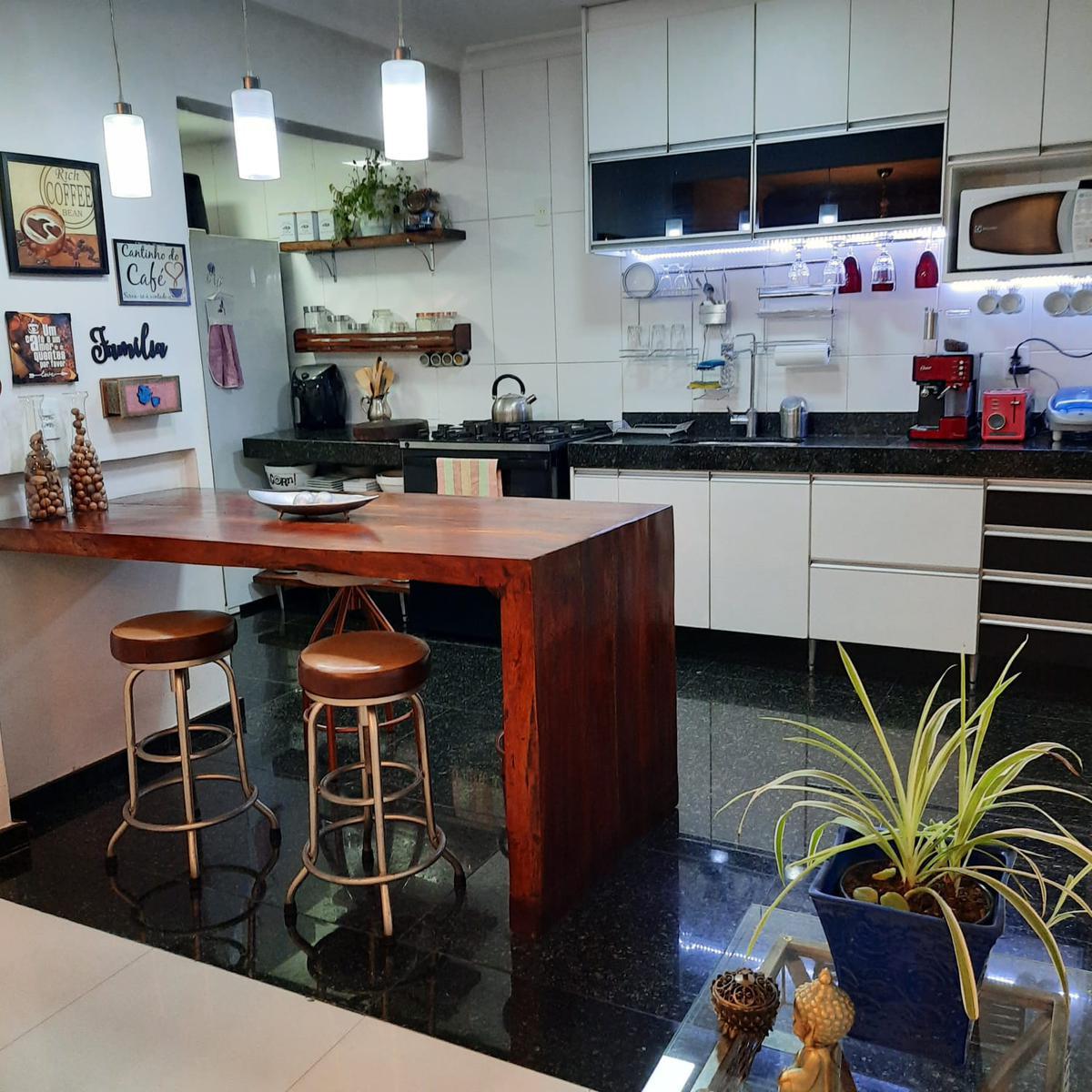 Casa, Cabral, 3 Quartos, 2 Vagas, 1 Suíte