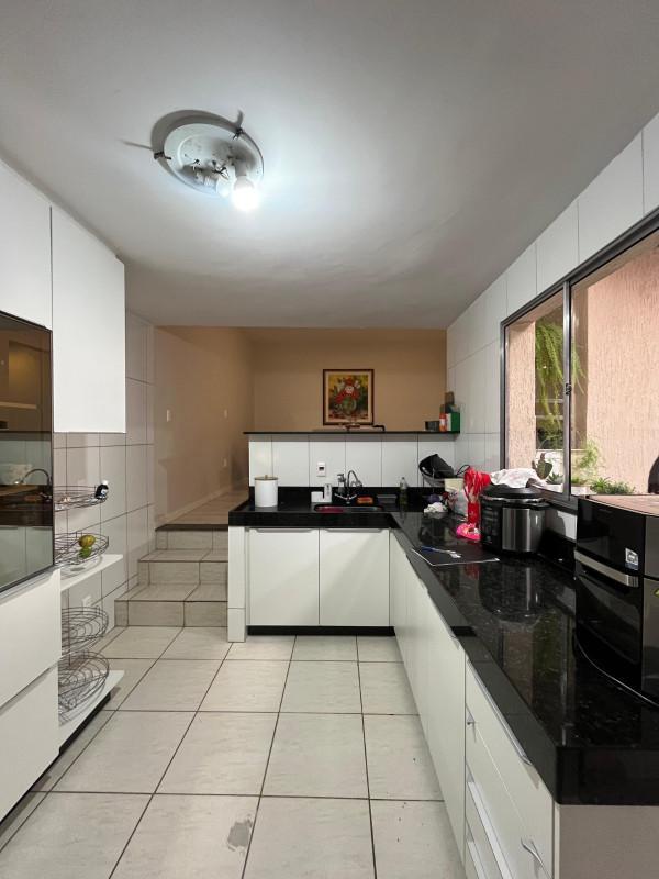Casa, Tirol (barreiro), 4 Quartos, 3 Vagas, 1 Suíte
