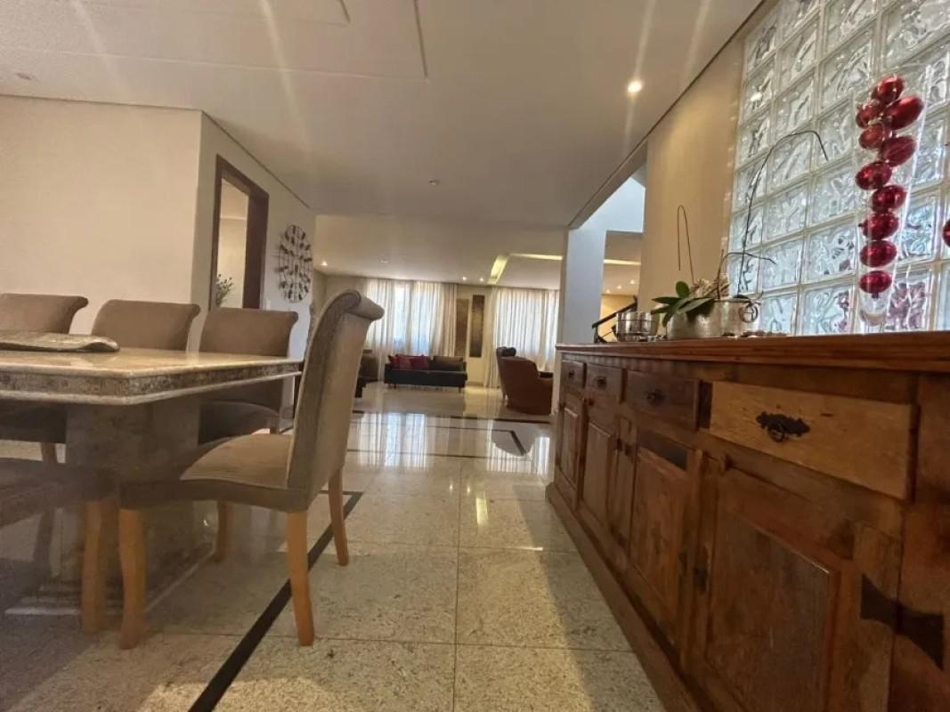 Casa, Centro, 4 Quartos, 5 Vagas, 1 Suíte