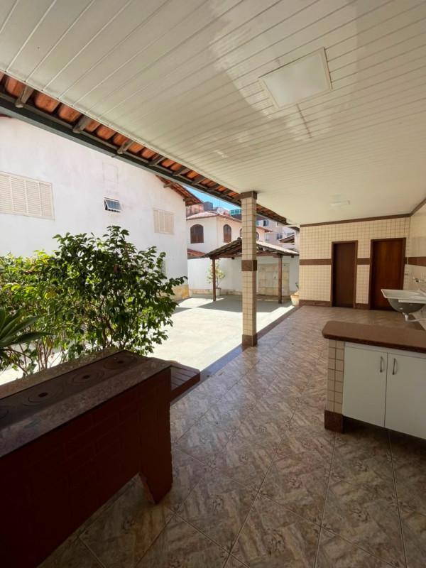 Casa, Castelo, 5 Quartos, 4 Vagas, 2 Suítes