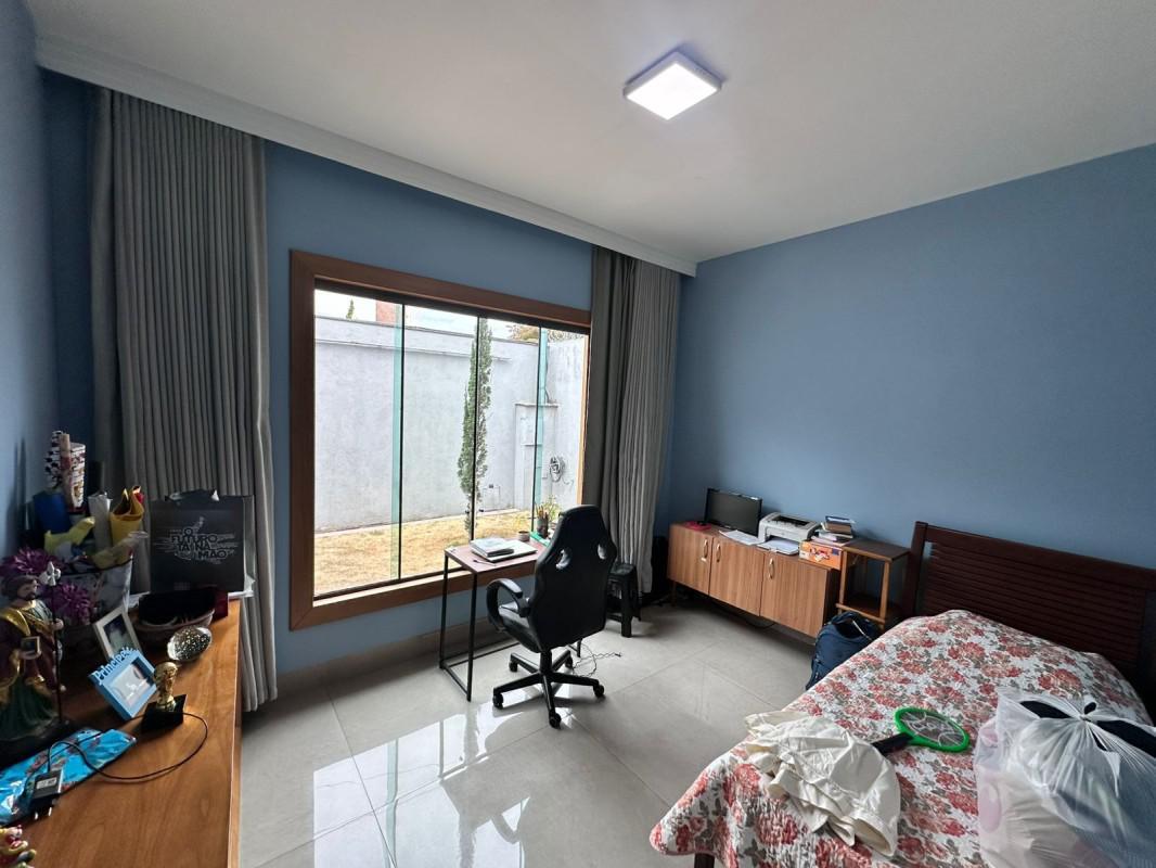 Casa, Parque Xangri-lá, 4 Quartos, 4 Vagas, 1 Suíte