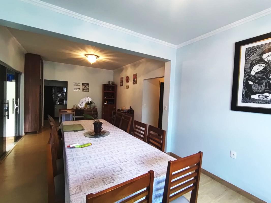 Casa, Europa, 8 Quartos, 3 Vagas, 2 Suítes