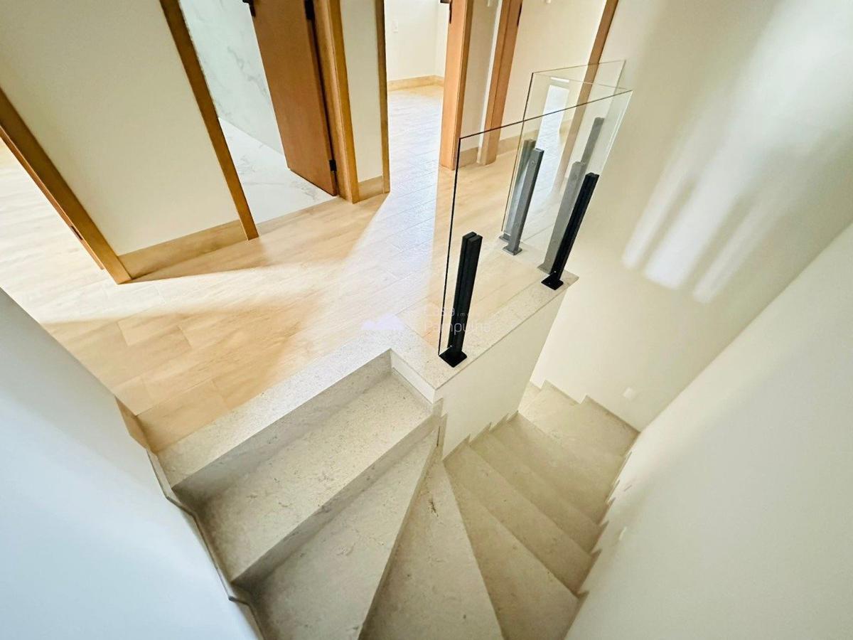 Casa, Jaraguá, 4 Quartos, 3 Vagas, 1 Suíte