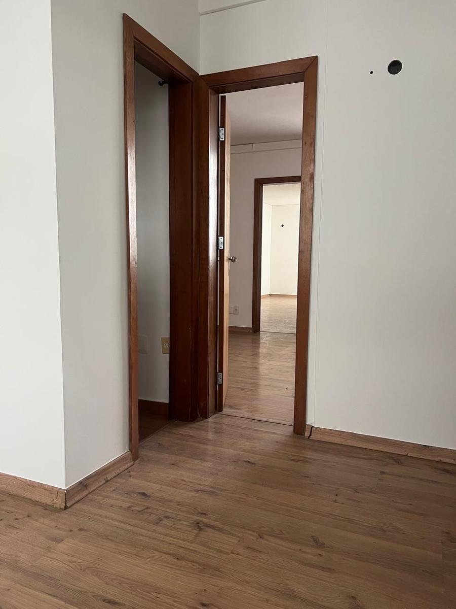 Sala, Santa Lúcia, 1 Vaga