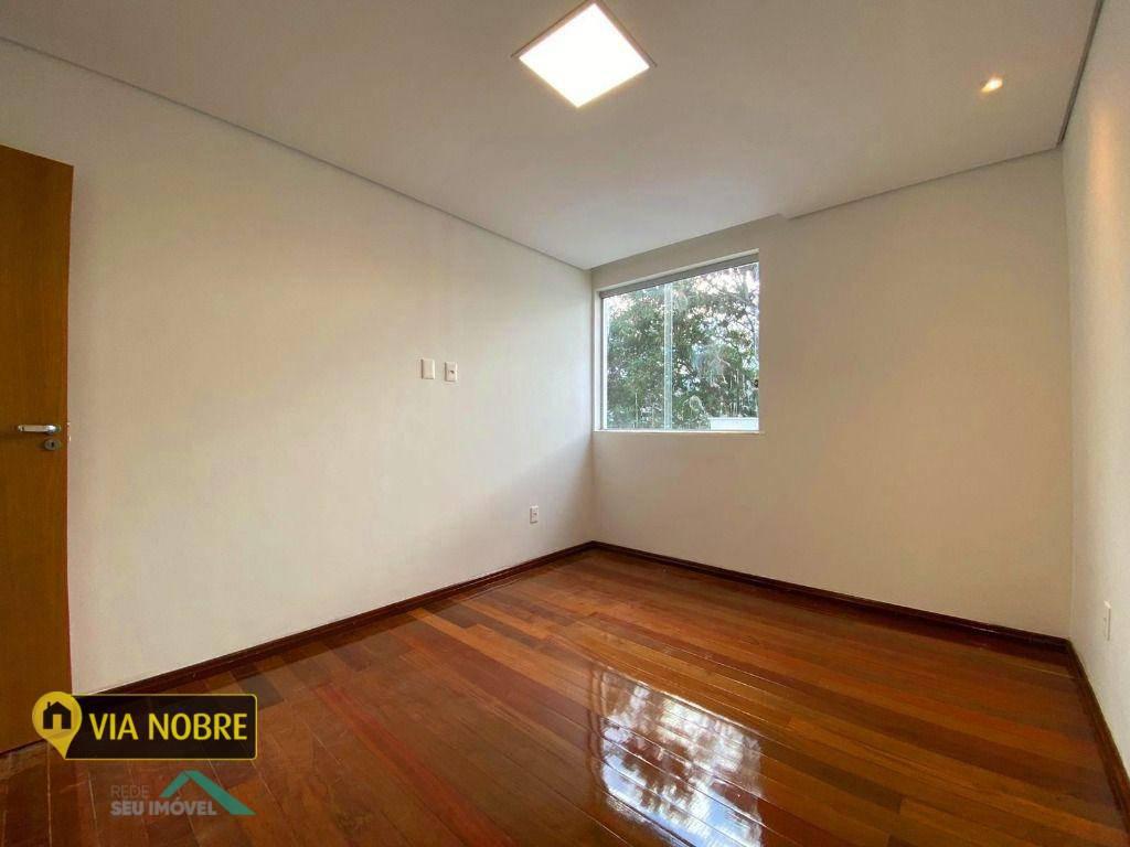 Casa, Estoril, 3 Quartos, 4 Vagas, 1 Suíte