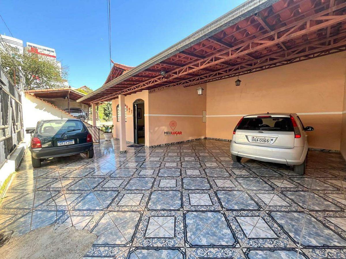 Casa, Barreiro, 3 Quartos, 4 Vagas, 1 Suíte