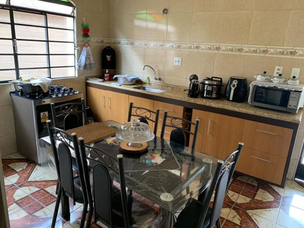 Casa, Industrial, 4 Quartos, 4 Vagas, 1 Suíte