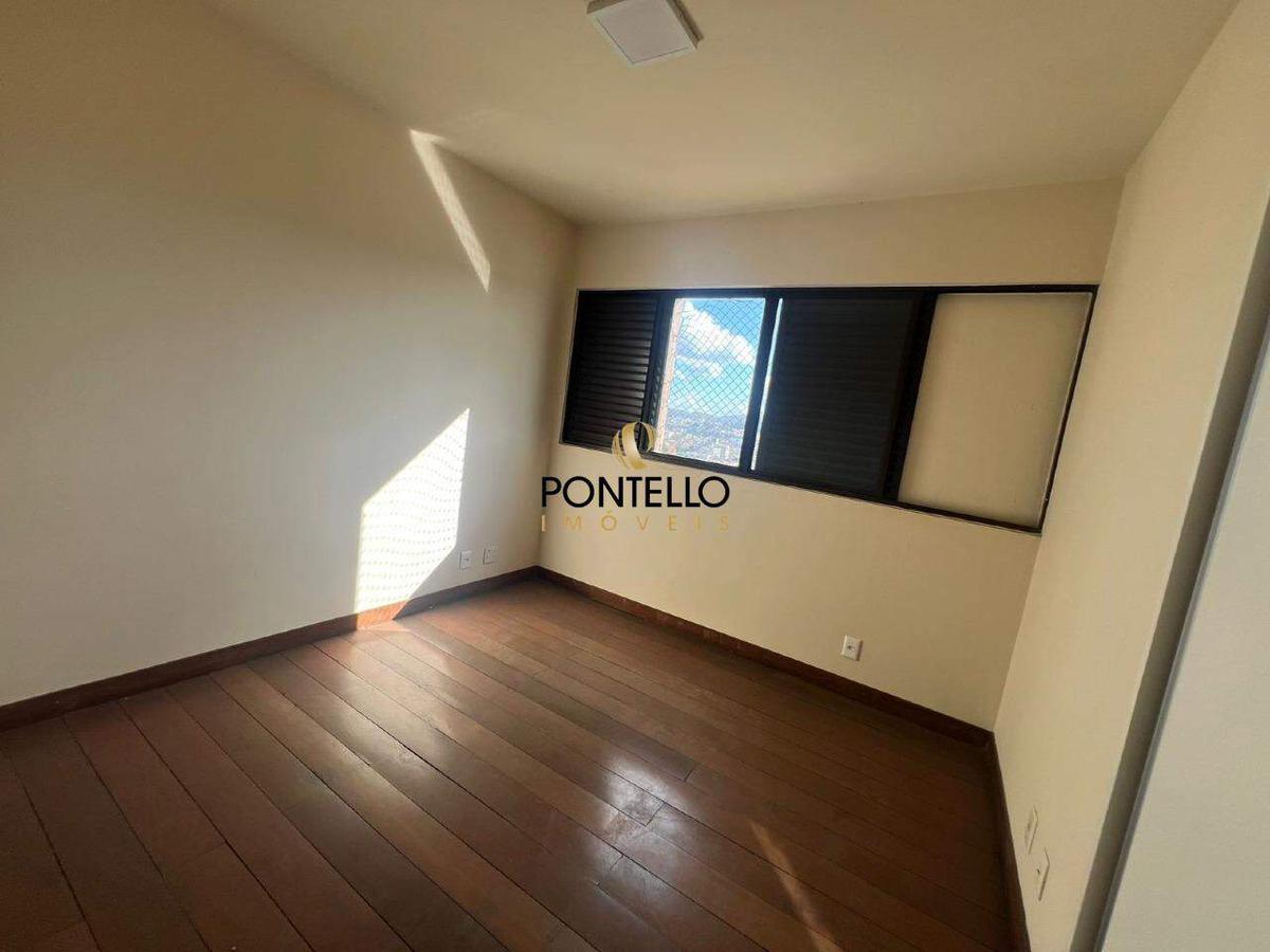 Cobertura, Centro, 4 Quartos, 2 Vagas, 1 Suíte