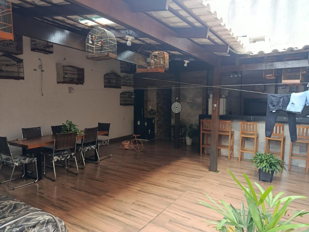 Casa, Industrial, 3 Quartos, 5 Vagas, 1 Suíte
