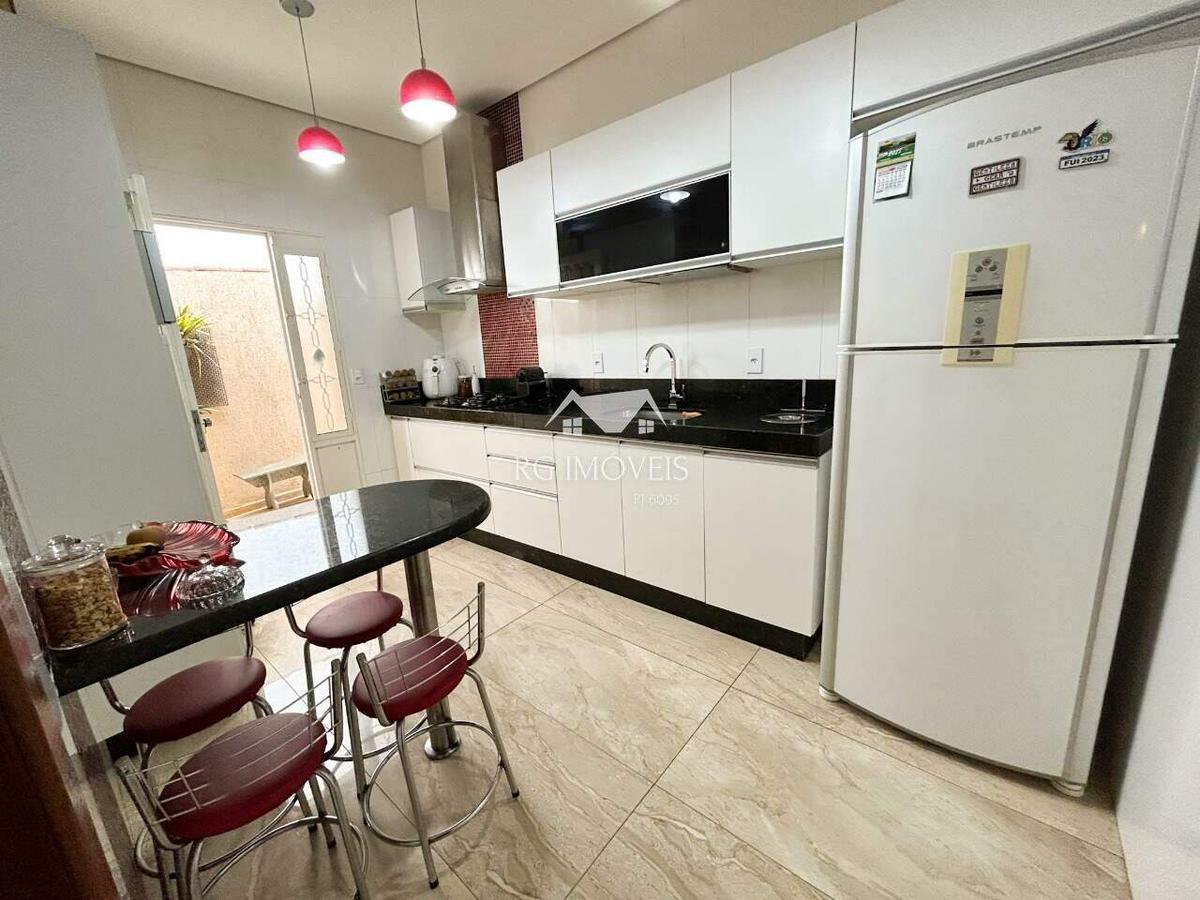 Casa, Barreiro, 3 Quartos, 4 Vagas, 1 Suíte