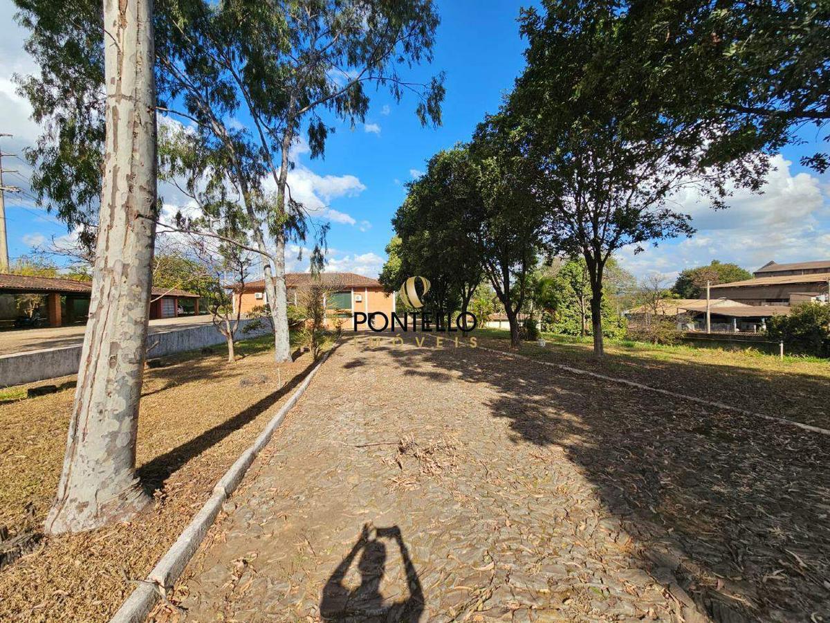 Prédio, São João, 0 Quarto, 20 Vagas