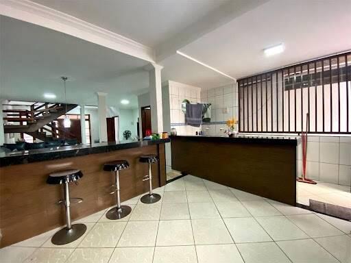 Casa, Industrial, 3 Quartos, 2 Vagas, 1 Suíte