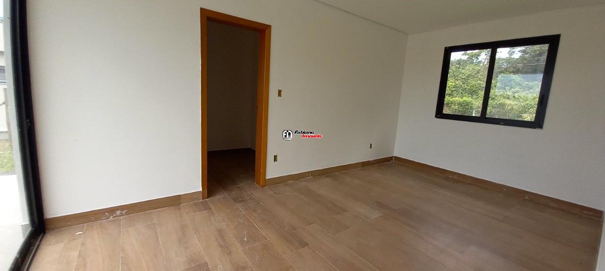 Casa, Campinho, 3 Quartos, 4 Vagas, 3 Suítes