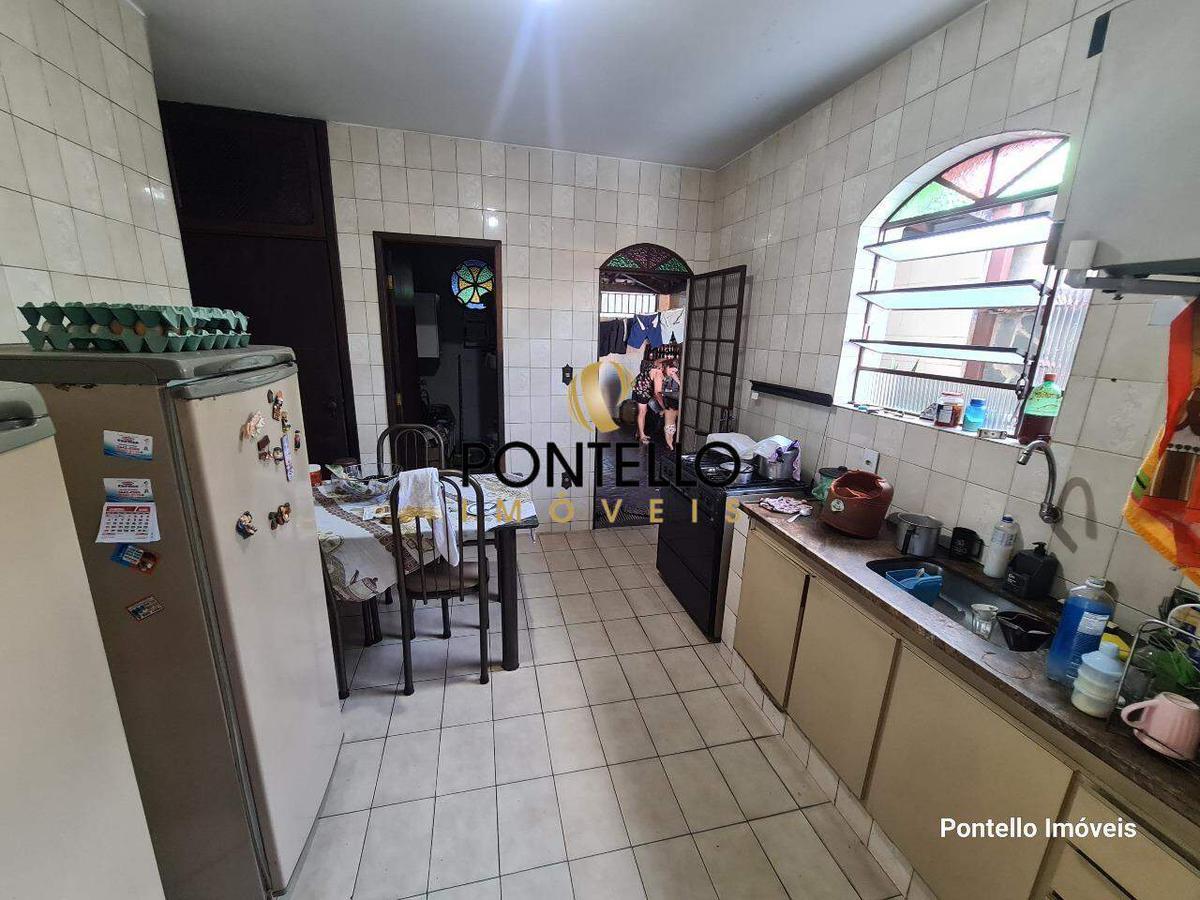 Casa, Cachoeirinha, 3 Quartos, 4 Vagas, 1 Suíte