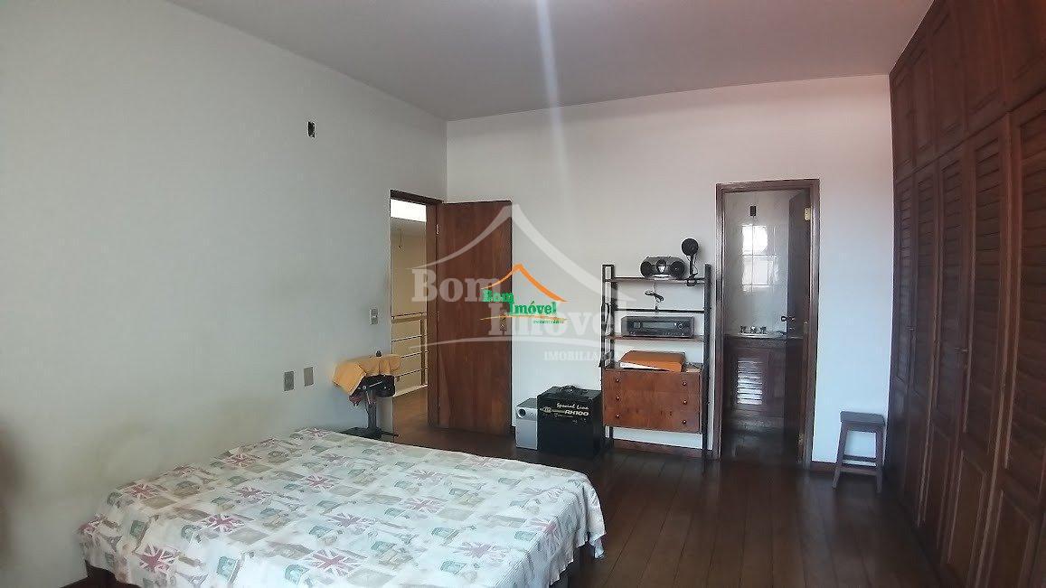 Casa, Centro, 3 Quartos, 2 Vagas, 1 Suíte