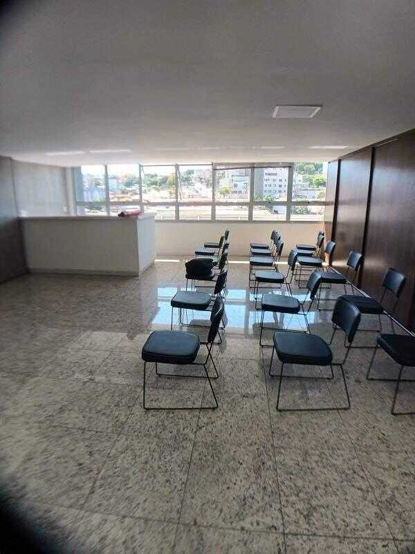 Sala, Milionários, 0 Quarto, 0 Vaga