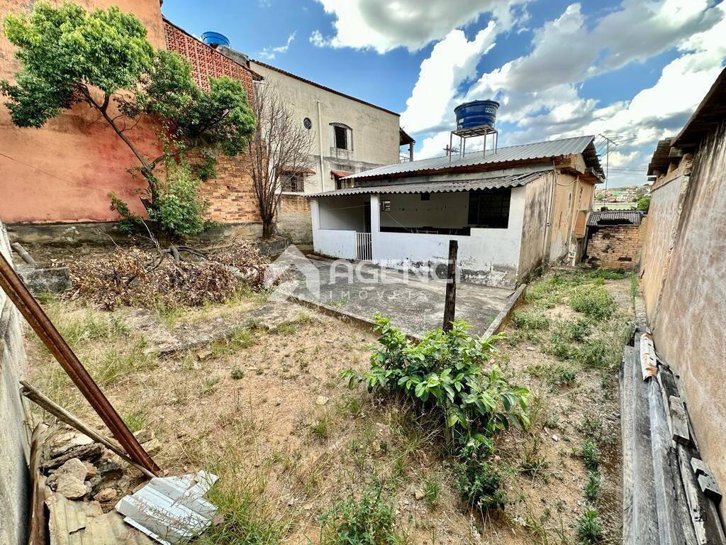 Casa, Coqueiros, 3 Quartos, 0 Vaga, 0 Suíte