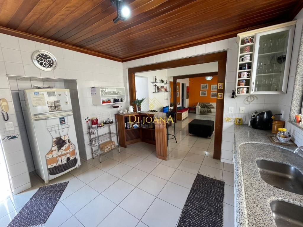 Casa, Centro, 3 Quartos, 2 Vagas, 1 Suíte