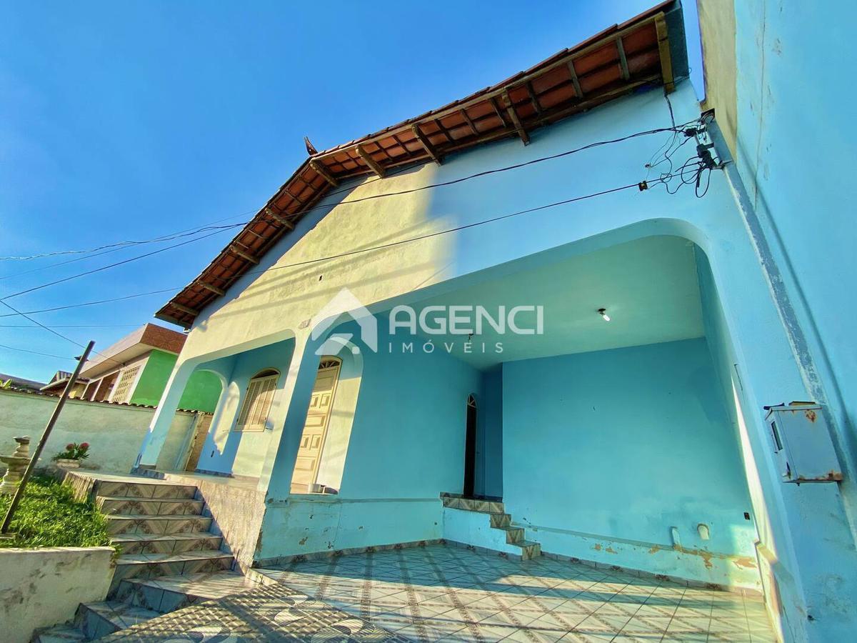 Casa, Camargos, 3 Quartos, 0 Vaga, 1 Suíte