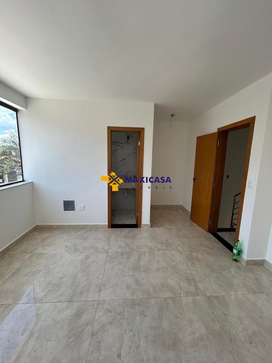 Casa, Santa Branca, 3 Quartos, 4 Vagas, 1 Suíte