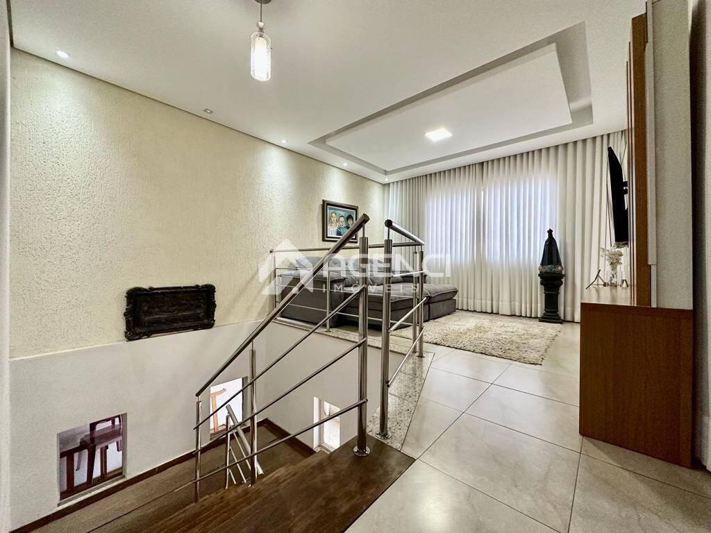 Casa, Cabral, 4 Quartos, 0 Vaga, 1 Suíte