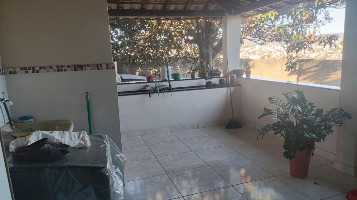 Casa, Lindéia, 5 Quartos, 6 Vagas, 1 Suíte