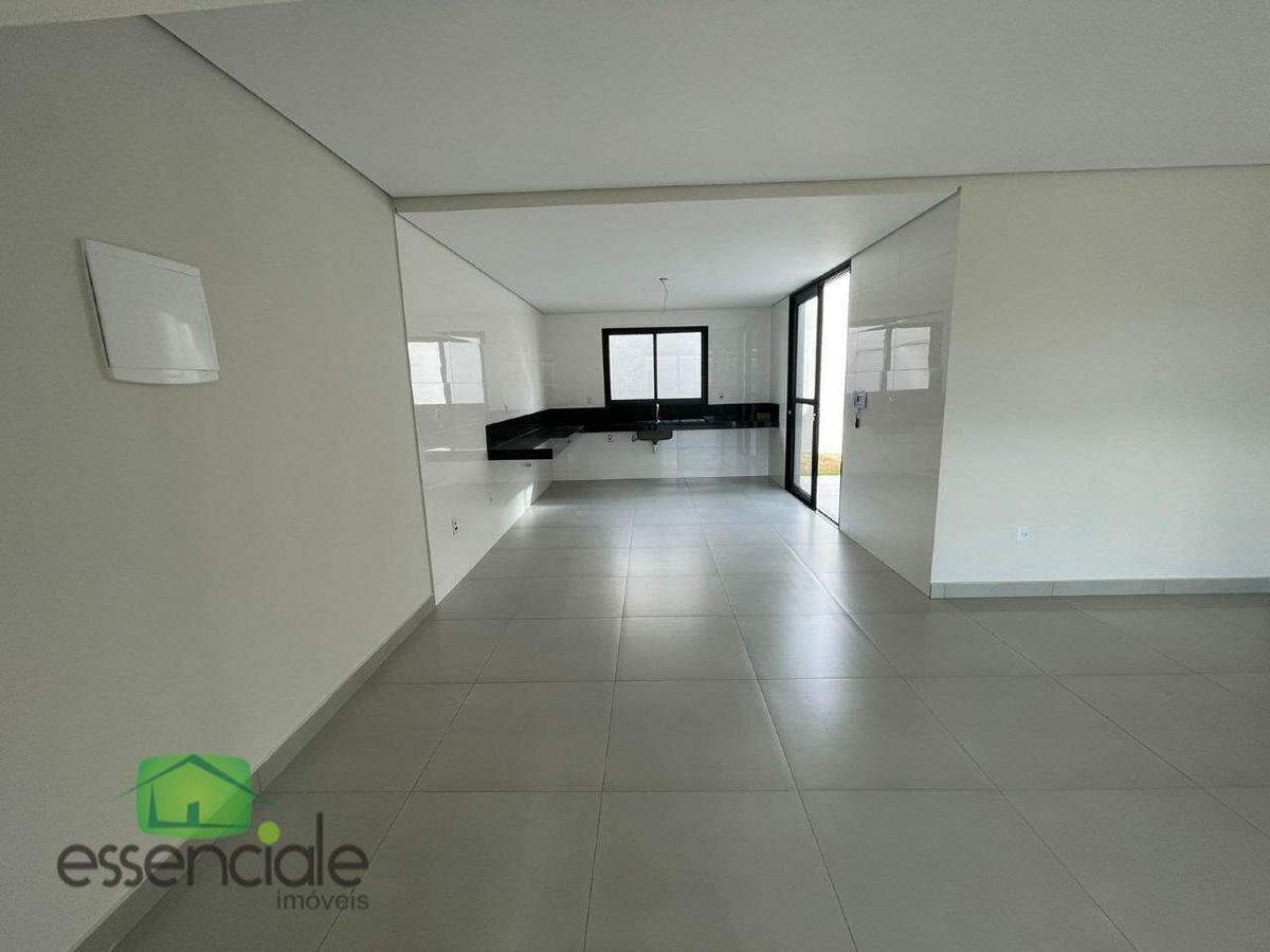 Casa, Centro, 3 Quartos, 2 Vagas, 1 Suíte