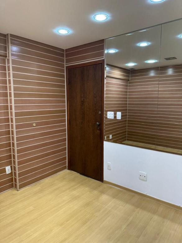 Sala, Funcionários, 1 Vaga