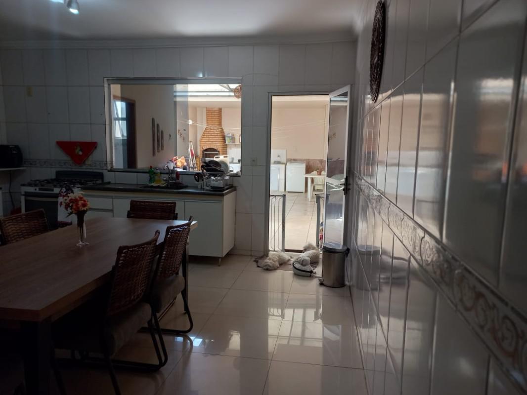 Casa, Santa Cruz Industrial, 3 Quartos, 2 Vagas, 1 Suíte