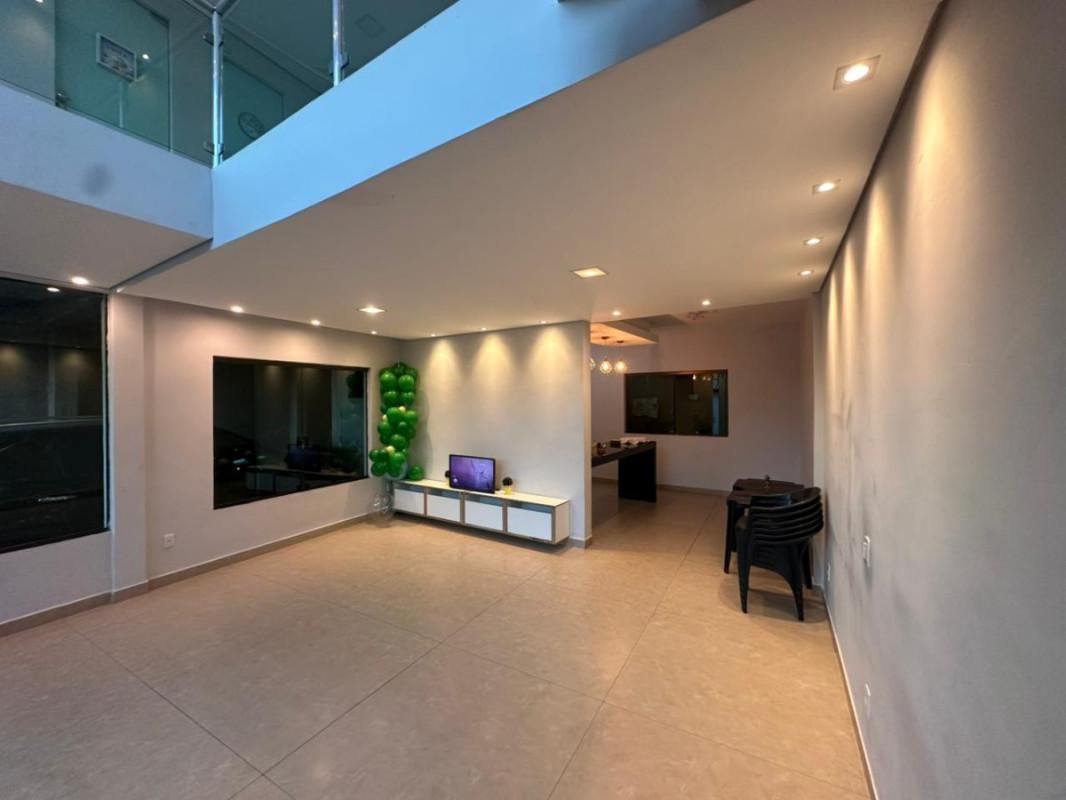 Casa, Estancias Imperiais, 3 Quartos, 5 Vagas, 1 Suíte