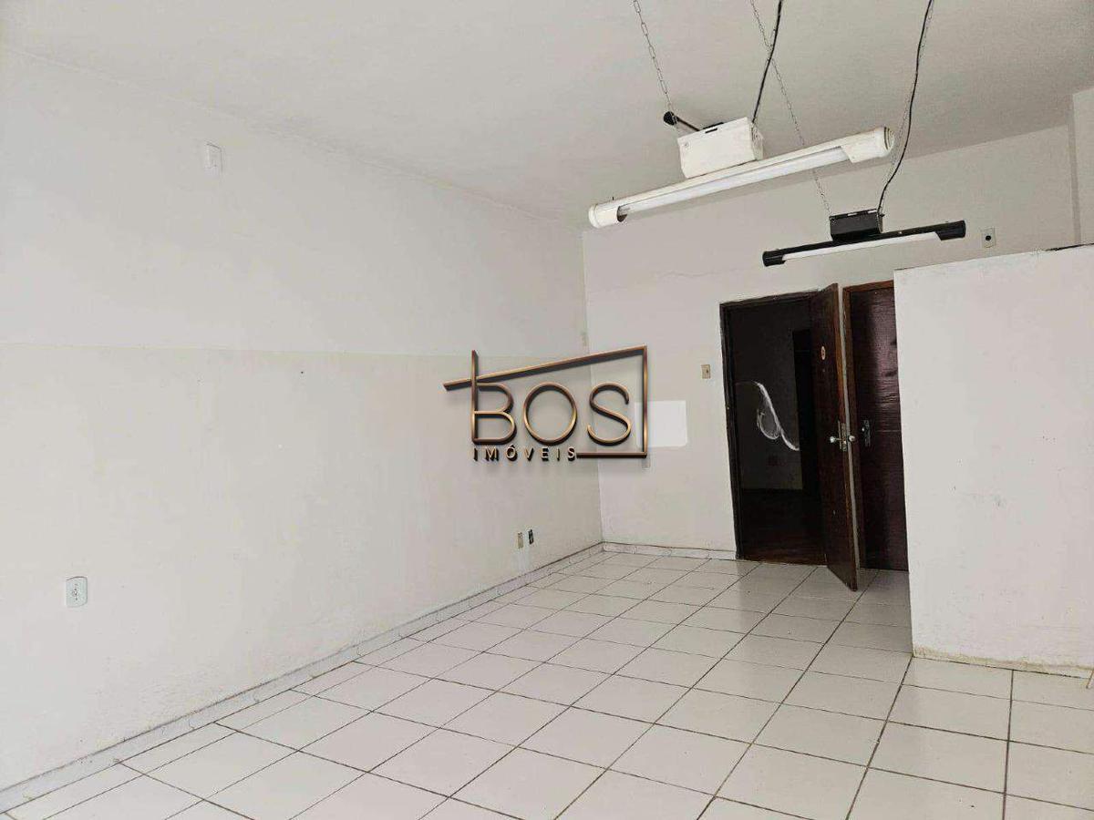 Sala, Centro, 0 Quarto, 0 Vaga, 1 Suíte