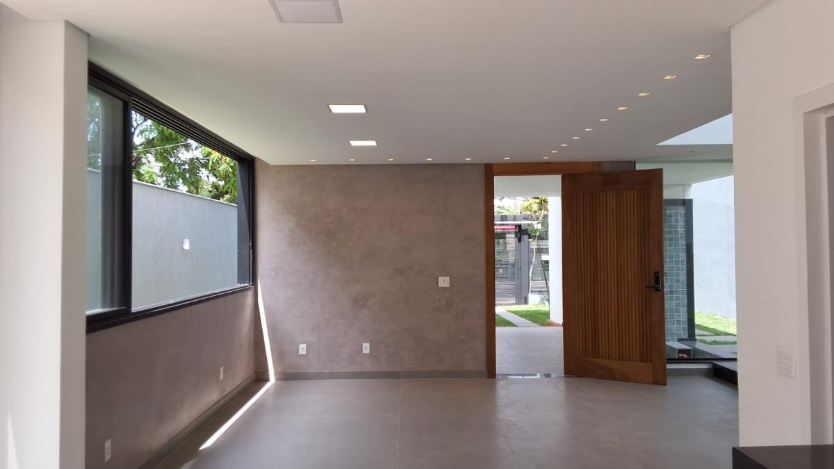 Casa, Trevo, 4 Quartos, 2 Vagas, 2 Suítes