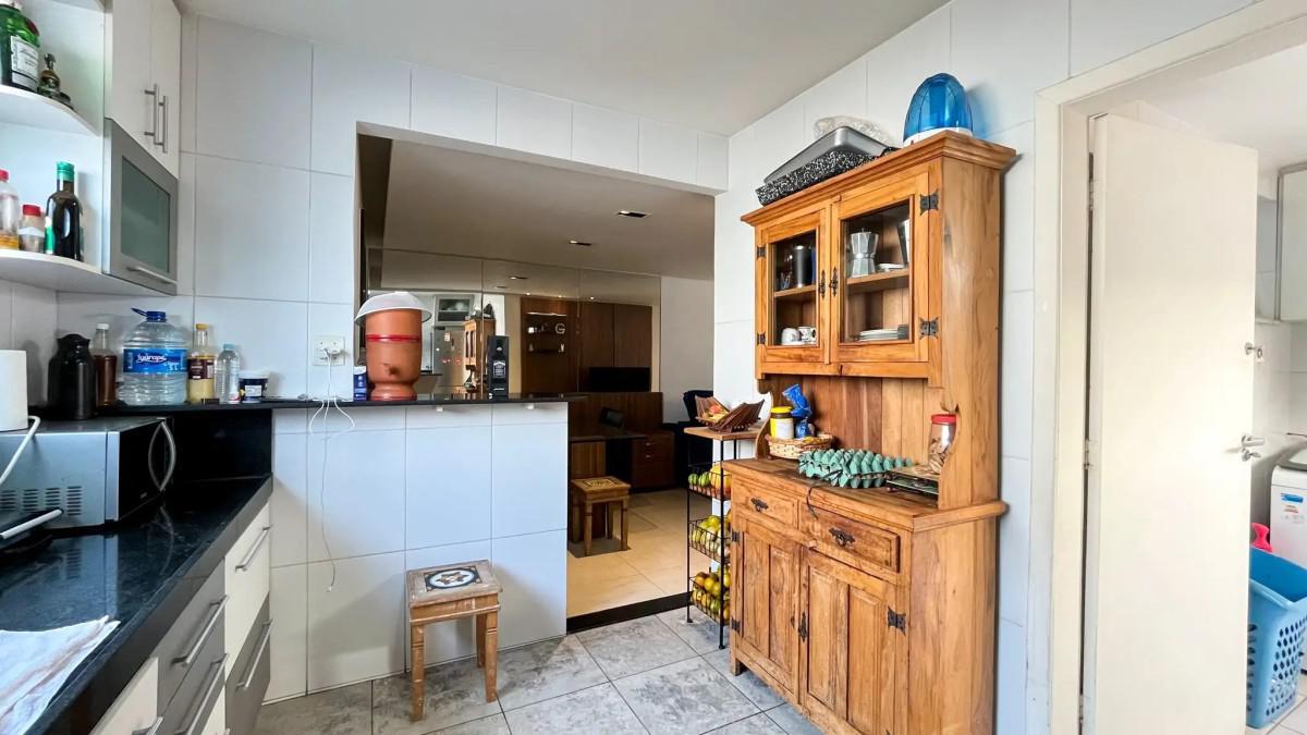 Casa, Buritis, 4 Quartos, 2 Vagas, 1 Suíte