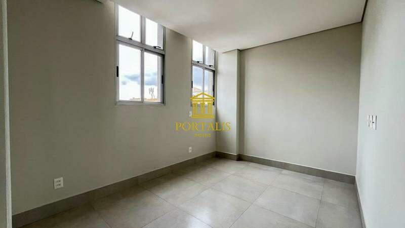 Cobertura, Centro, 2 Quartos, 0 Vaga, 4 Suítes