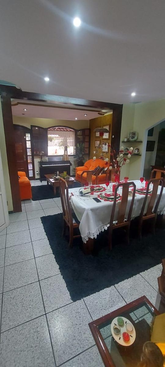 Casa, Petropolis, 3 Quartos, 2 Vagas, 1 Suíte